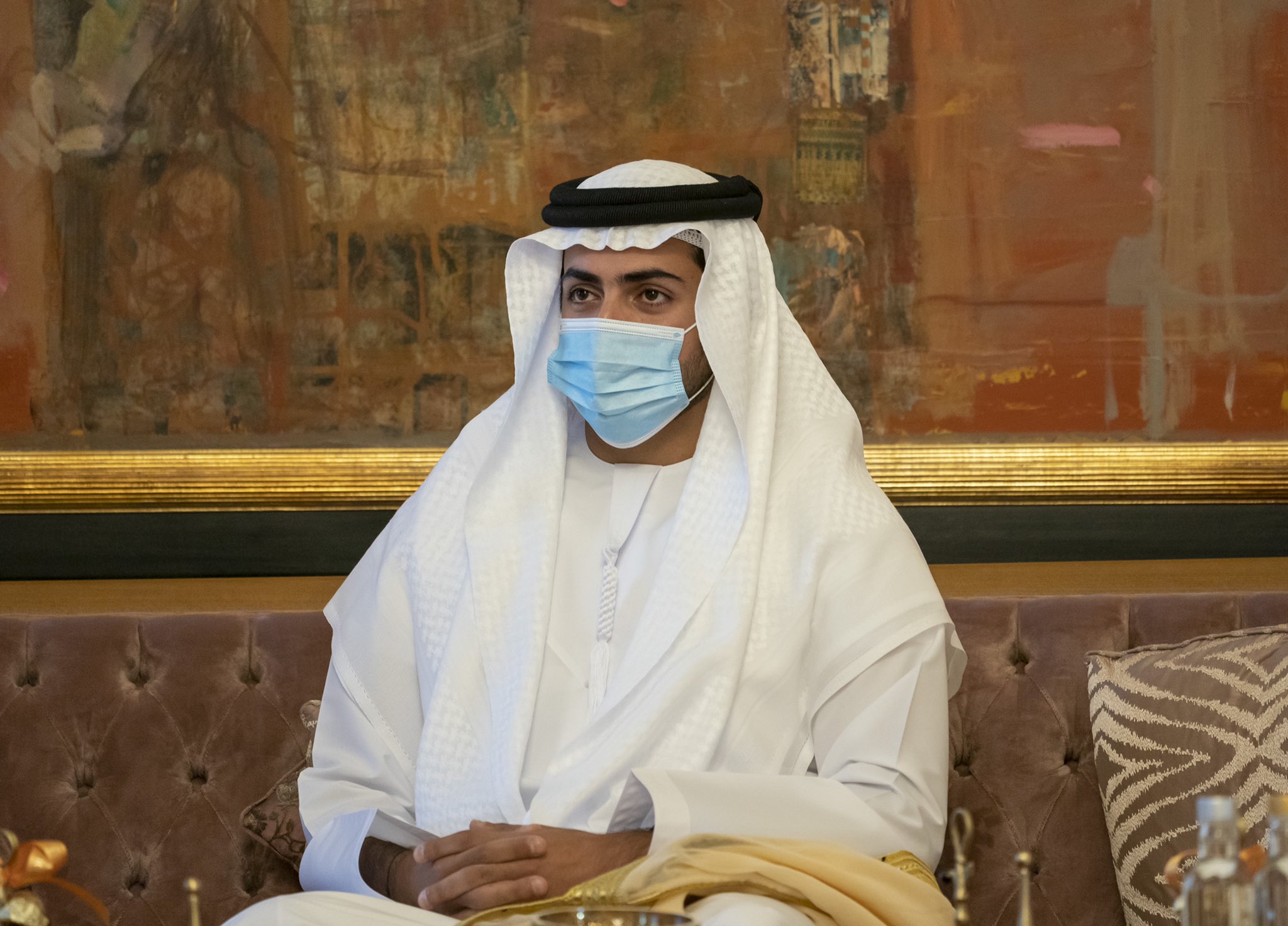 محمد بن زايد يبارك زواج محمد بن سلطان بن خليفة بـ «التواصل المرئي»