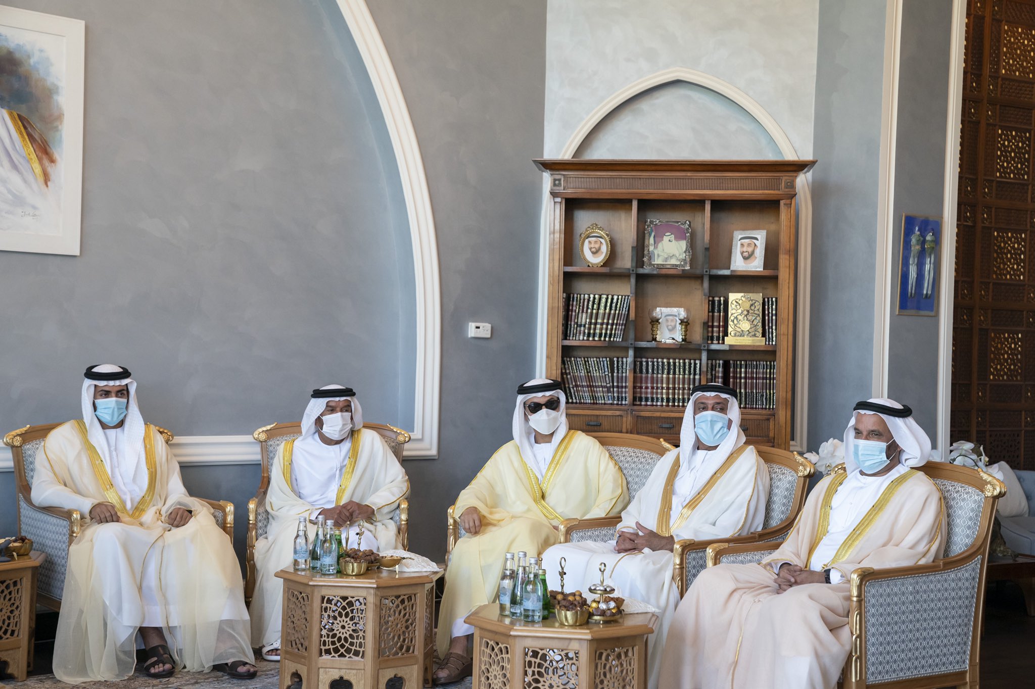 محمد بن زايد يبارك زواج محمد بن سلطان بن خليفة بـ «التواصل المرئي»