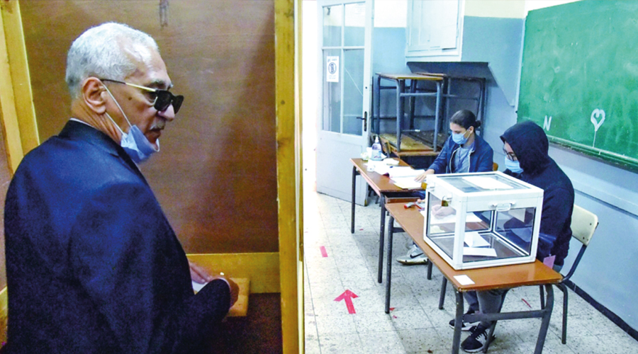 الجزائر.. «نعم» للتعديلات الدستورية بنسبة امتناع قياسية