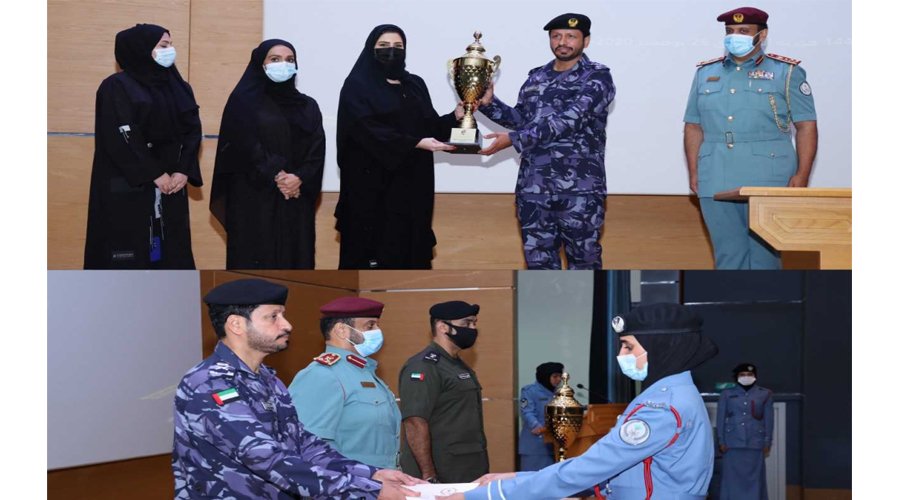 اللواء سيف الزري الشامسي قائد عام شرطة الشارقة يكرم خريجات دورة الإعداد المهني من النساء الشرطيات 