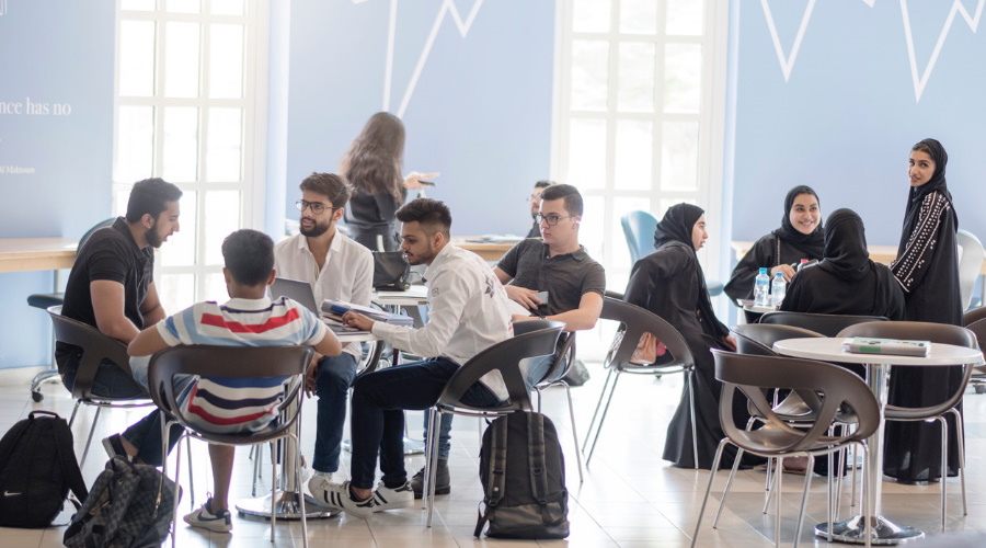 خلال ندوة في «أمريكية دبي»: «البودكاست» أسرع اشكال الإعلام نموّاً