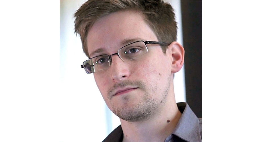 سنودن يطلب الحصول على الجنسية الروسية