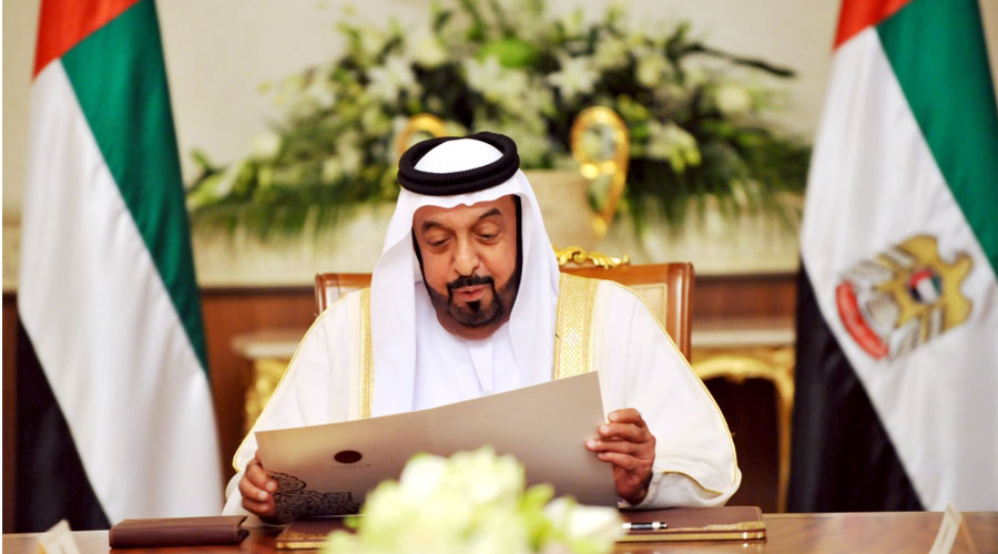 خليفة يمنح وسام «أبطال الإنسانية» إلى من ضحوا بحياتهم في الخطوط الأمامية لمواجهة «كورونا»