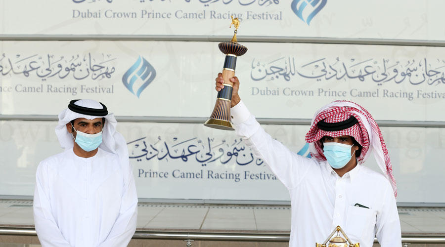 حمدان بن محمد يشهد ثاني أيام مهرجان الهجن