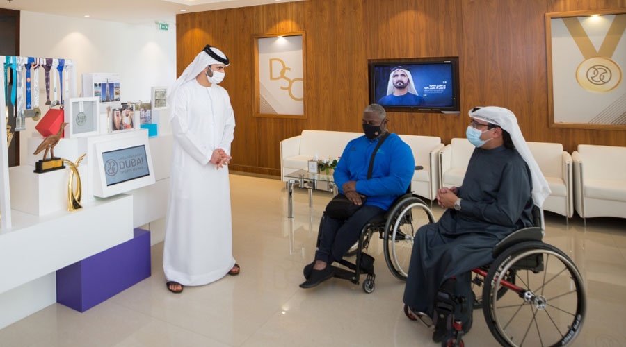 منصور بن محمد يلتقي البطل الأولمبي محمد خميس