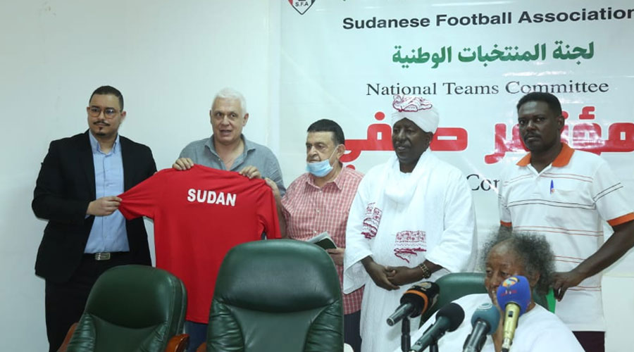 الاتحاد السوداني يجدد عقد مدرب المنتخب فيلود حتى 2022