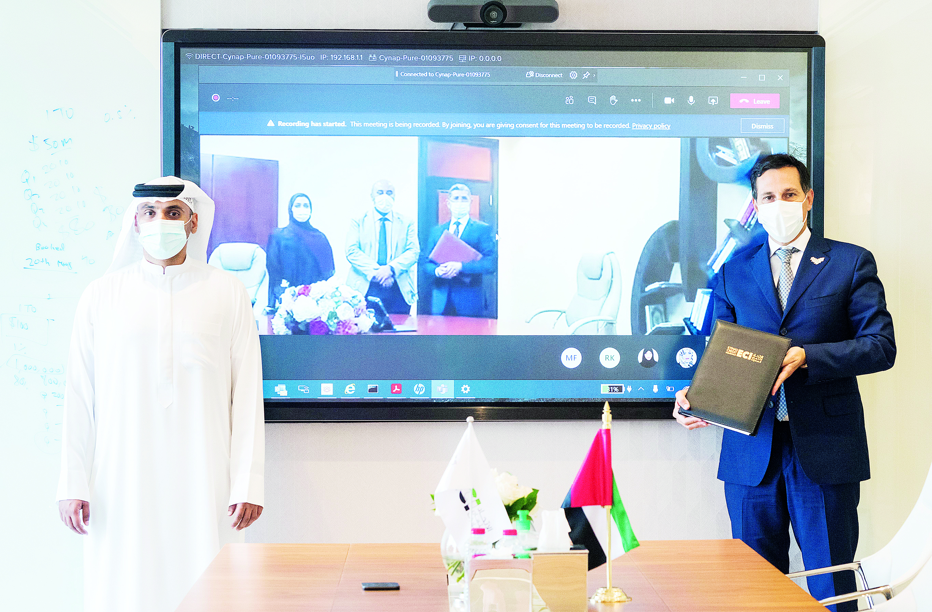 شريف صدقي وماسيمو فالسيوني خلال توقيع مذكرة التفاهم 