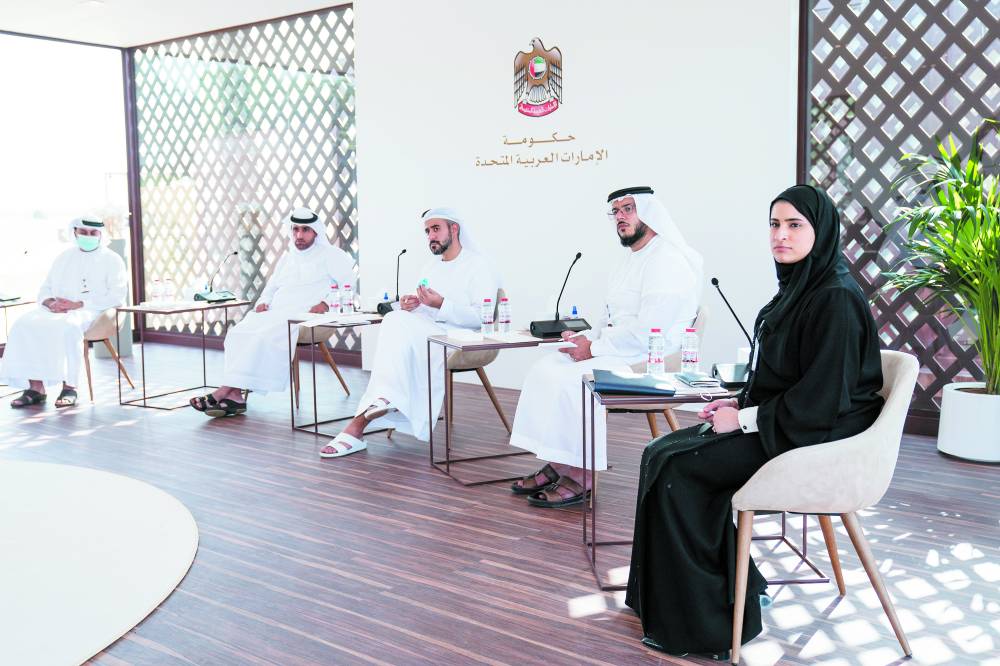 سارة الأميري وجانب من المشاركين 