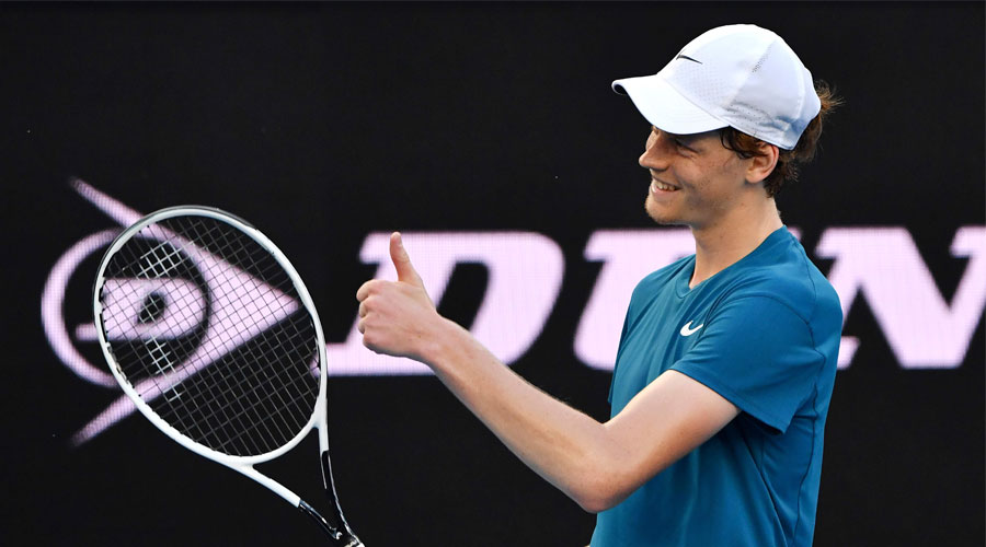 الإيطالي سينر إلى نهائي بطولة جريت أوشن للتنس 