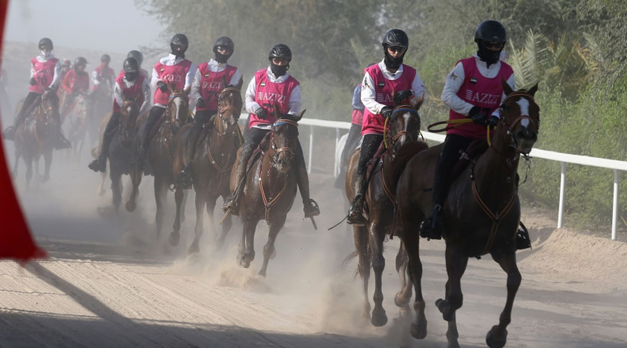 الأرجنتينية دلفينا تهدي إسطبلات «إم 7» لقب سباق السيدات 