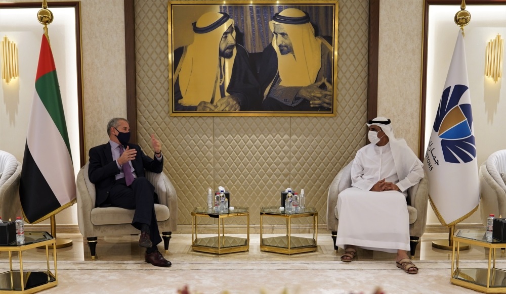 أحمد محبوب مصبح مستقبلاً الوفد الدبلوماسي الأمريكي