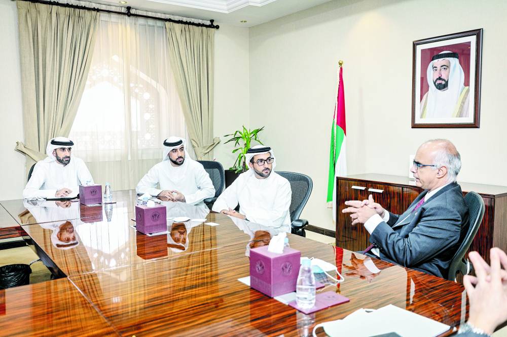 خلال الاجتماع