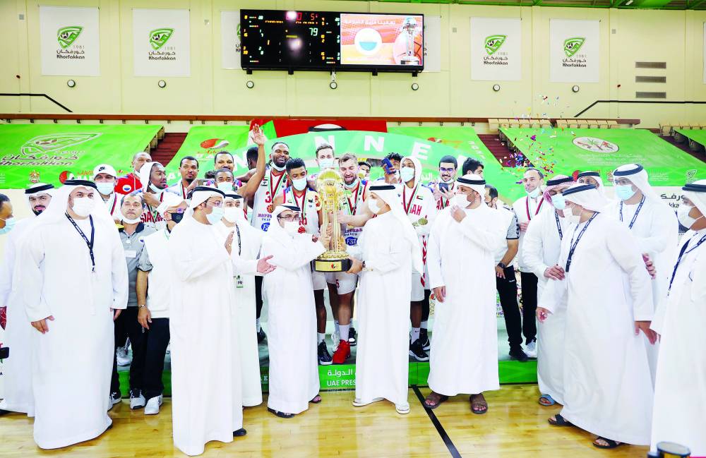 سعيد القاسمي والقرقاوي وهلال وبوهندي يتوجون فريق الشارقة بطل الكأس