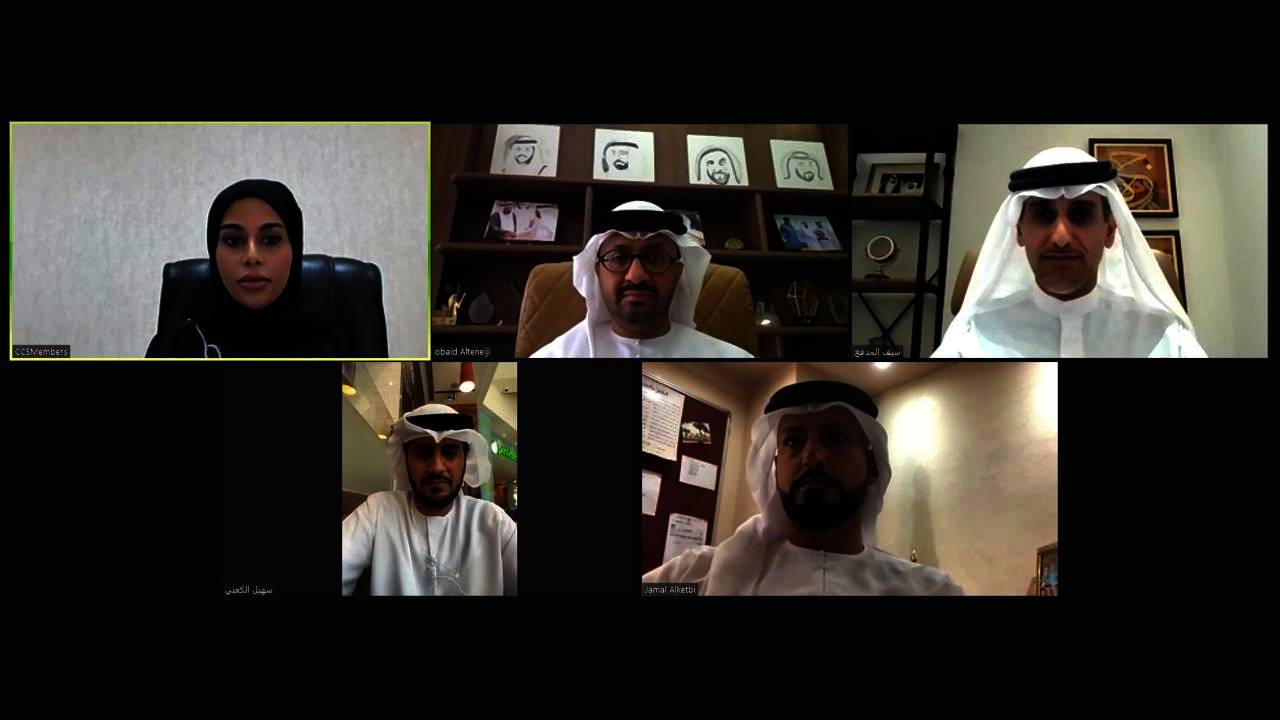 أعضاء اللجنة الاقتصادية بالمجلس الاستشاري خلال اجتماعهم