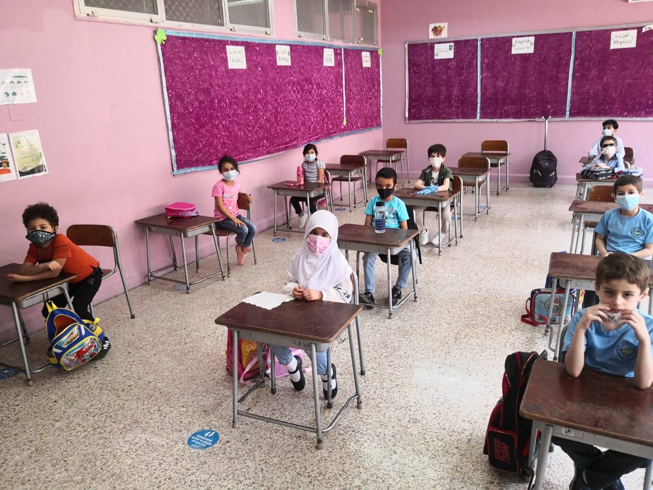 الالتزام بالإجراءات الاحترازية في المدارس 