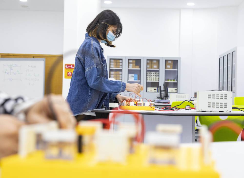 أحد مختبرات الجامعة 