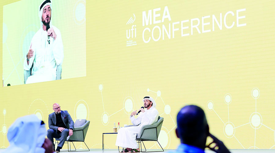 عصام كاظم متحدثاً في المؤتمر