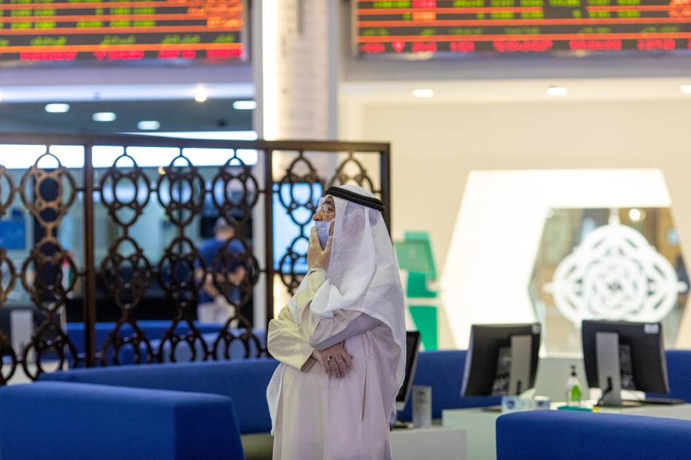 الأسهم المحلية تتمسك بالإيجابية