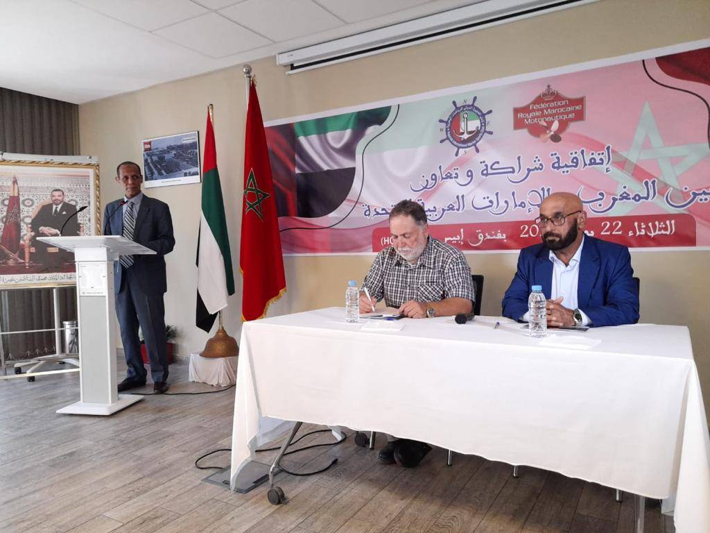 أحمد إبراهيم مع رئيس الجامعة الملكية