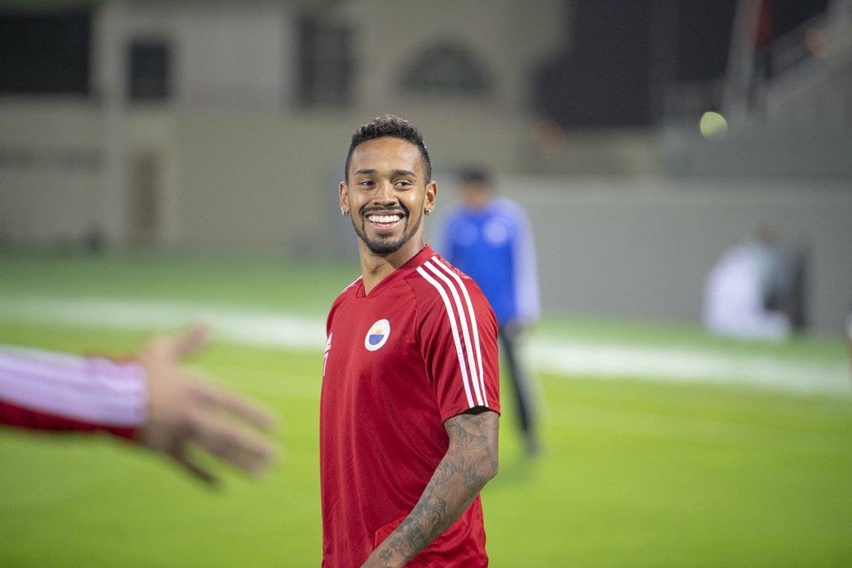 كايو بقميص الشارقة