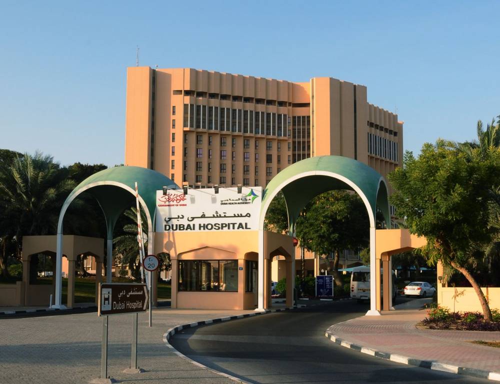 أطباء مستشفى دبي يستأصلون ورماً نادراً من أنف طفل مواطن