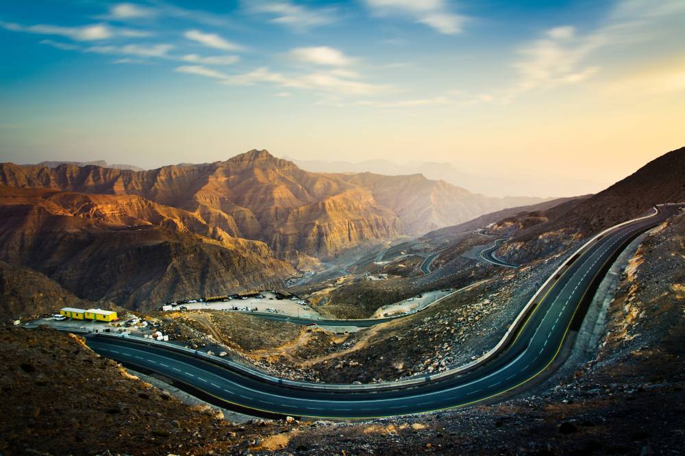 جبل جيس..يرسم آفاقاً جديدة للسياحة في رأس الخيمة