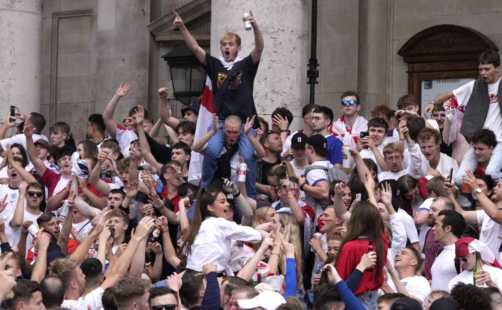 ملعب ويمبلي: التصدي لمحاولة اقتحام جماهير لمباراة نهائي اليورو بدون تذاكر