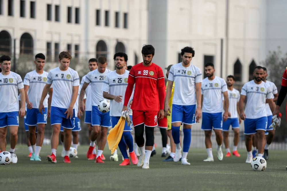 كلباء انتظم في معسكره الإعدادي