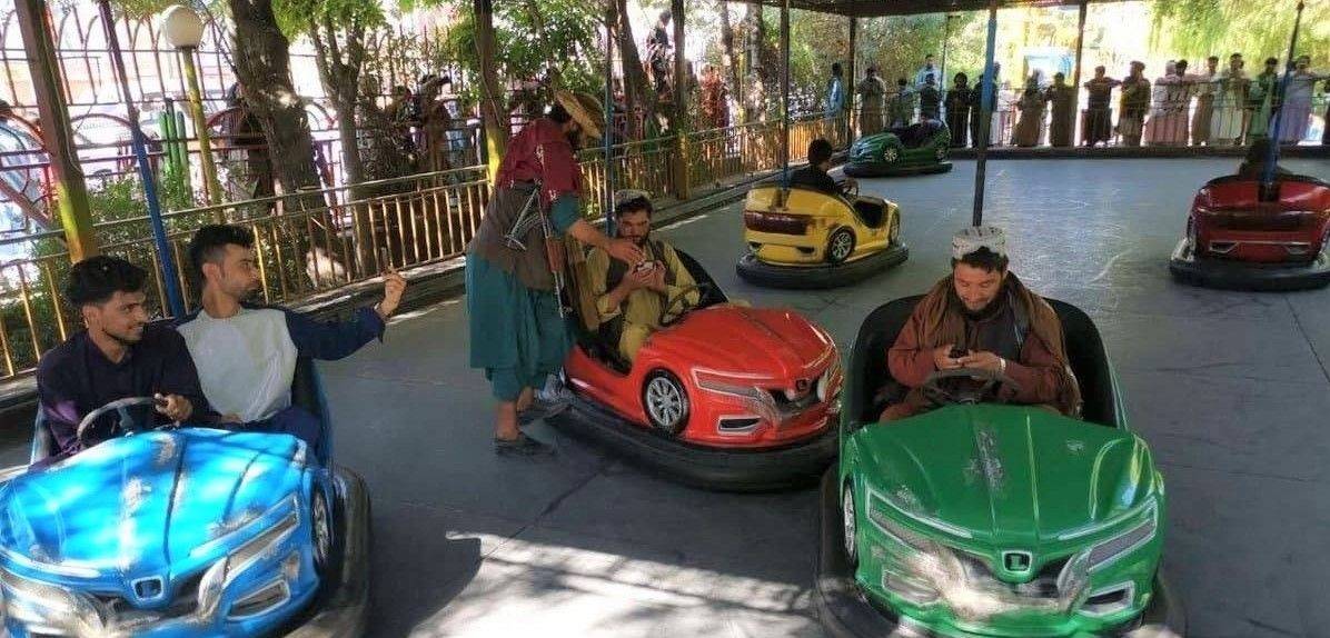 عناصر-طالبان-في-الملاهي