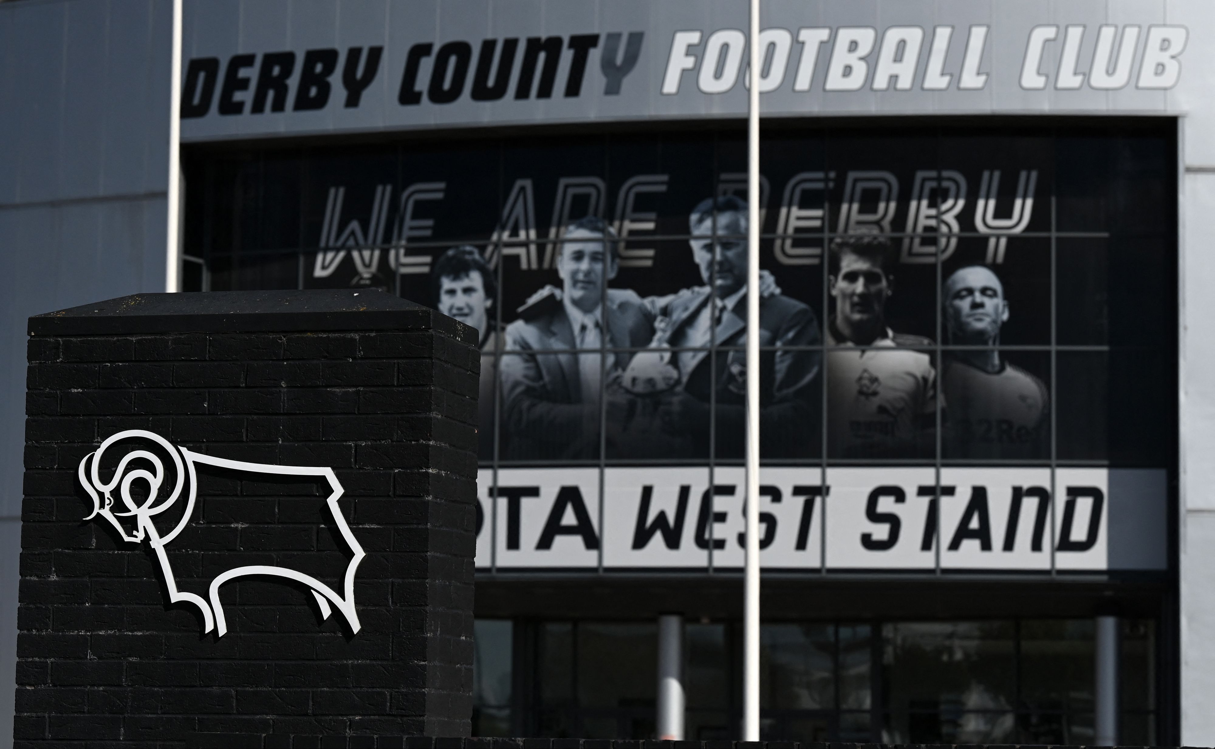 حسم 12 نقطة من رصيد ديربي كاونتي بعد إشهار إفلاسه