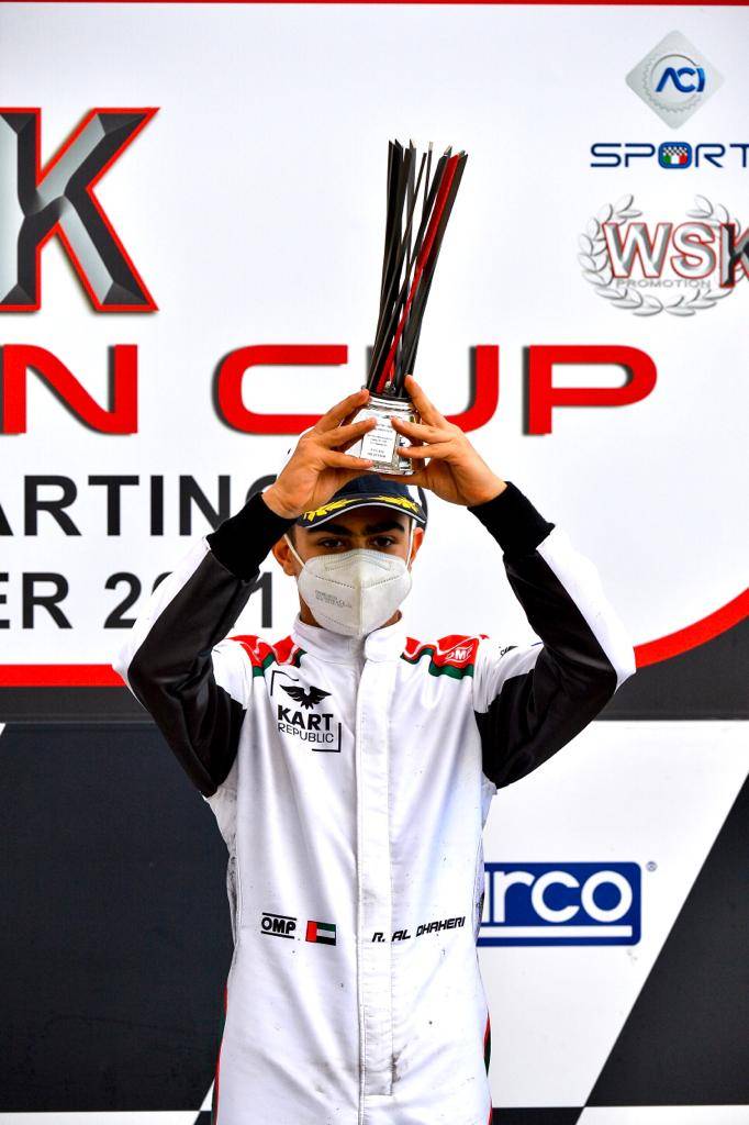 راشد الظاهري على منصة التتويج