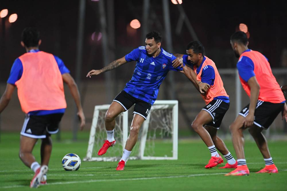 من تدريبات سابقة لمنتخب الإمارات