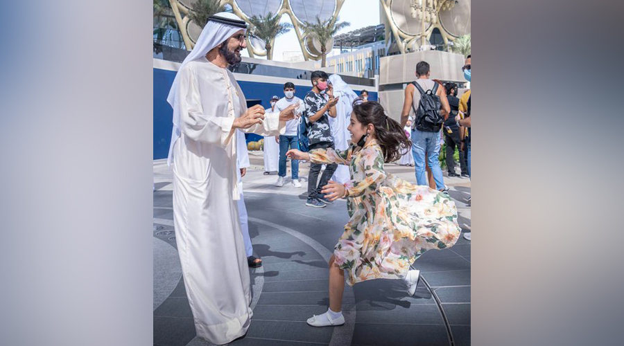محمد بن راشد لحظ لقاء الطفلة تقى الحمادي