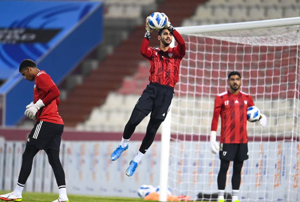 جانب من تدريبات حراس مرمى منتخب الإمارات قبل ضربة البداية
