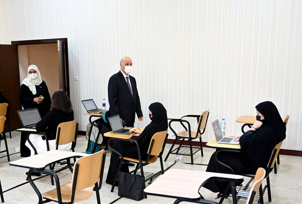 د. مجول النعيمي يتفقد قاعات الامتحانات