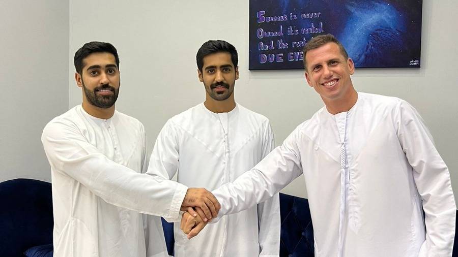 باقيتو نافارو مع سعود وفارس المندوس
