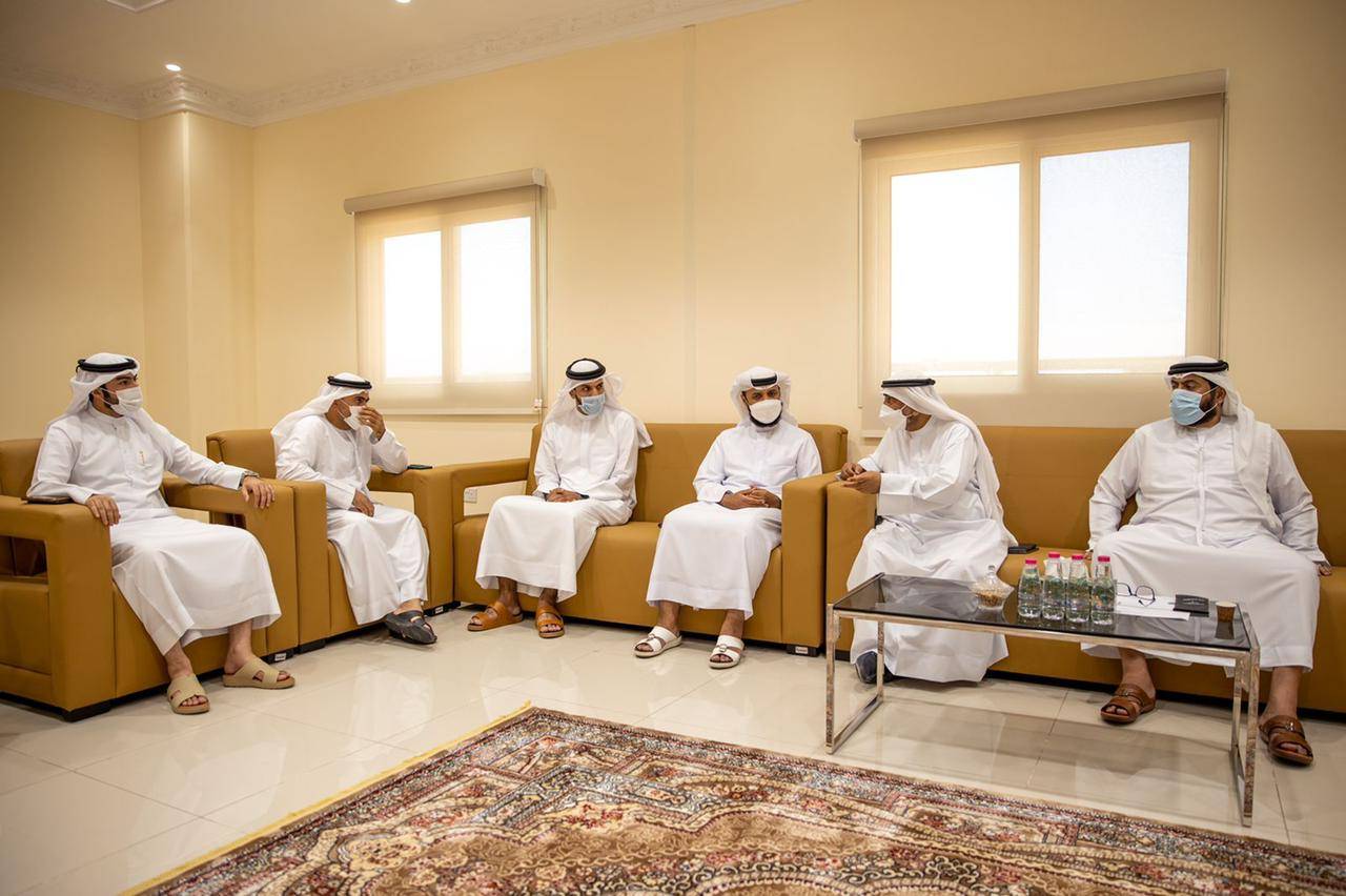 خلال الاجتماع
