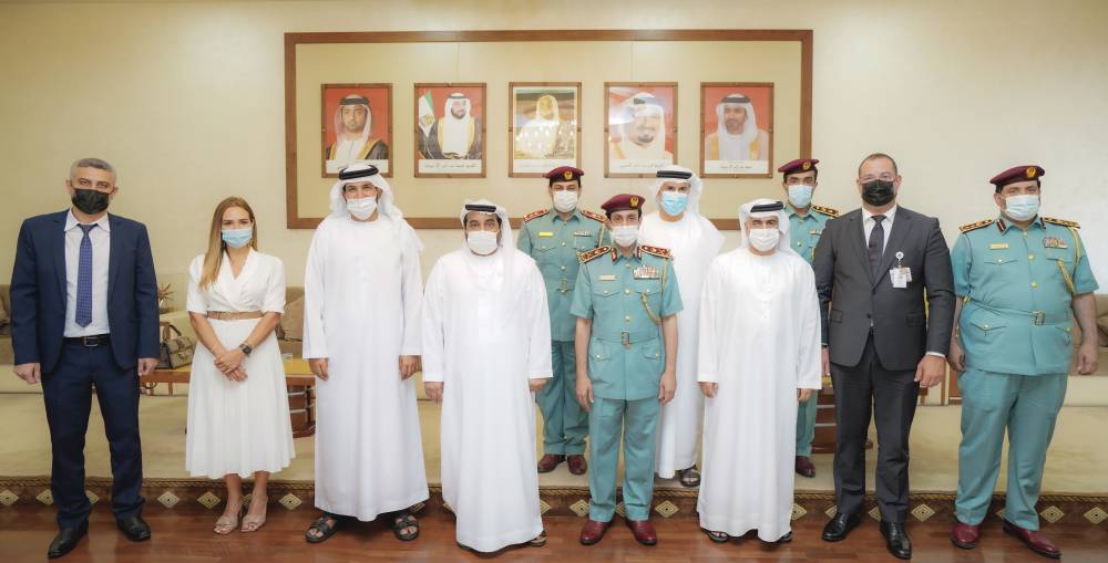 سلطان بن عبدالله يتوسط المكرمين 