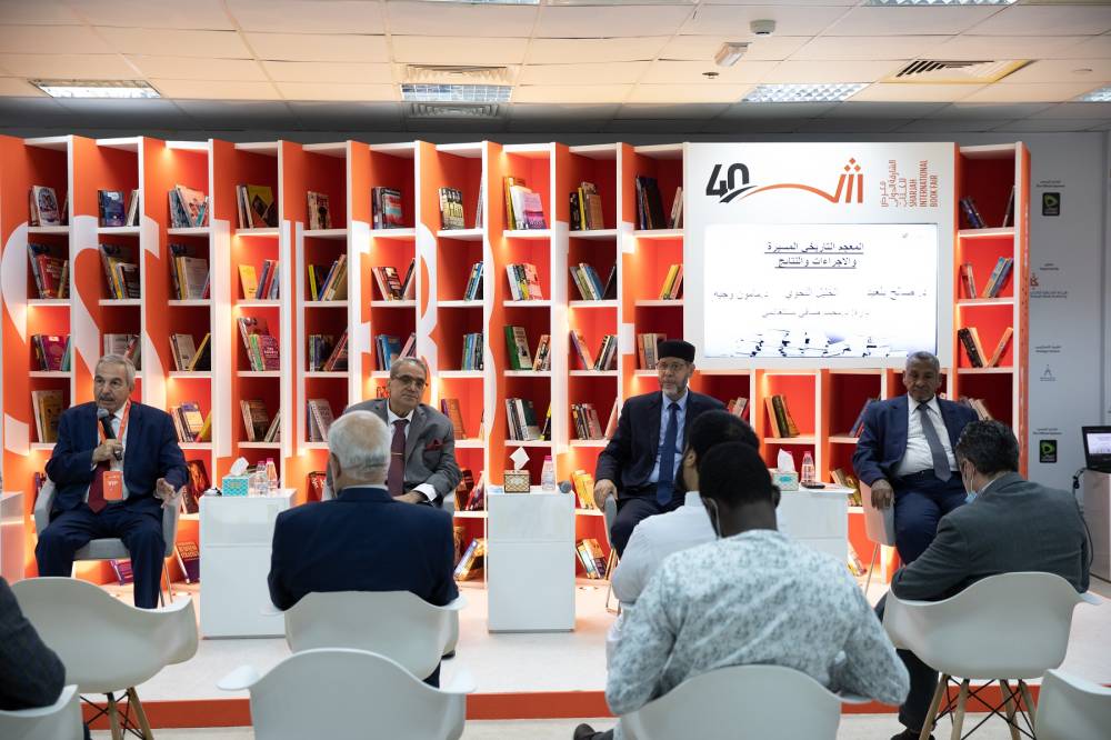 خلال الجلسة 