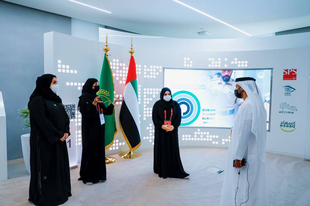 خلال التعريف بالإنجازات