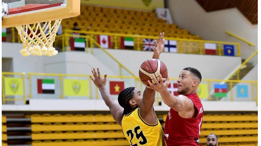 من مباراة شباب الأهلي والوصل