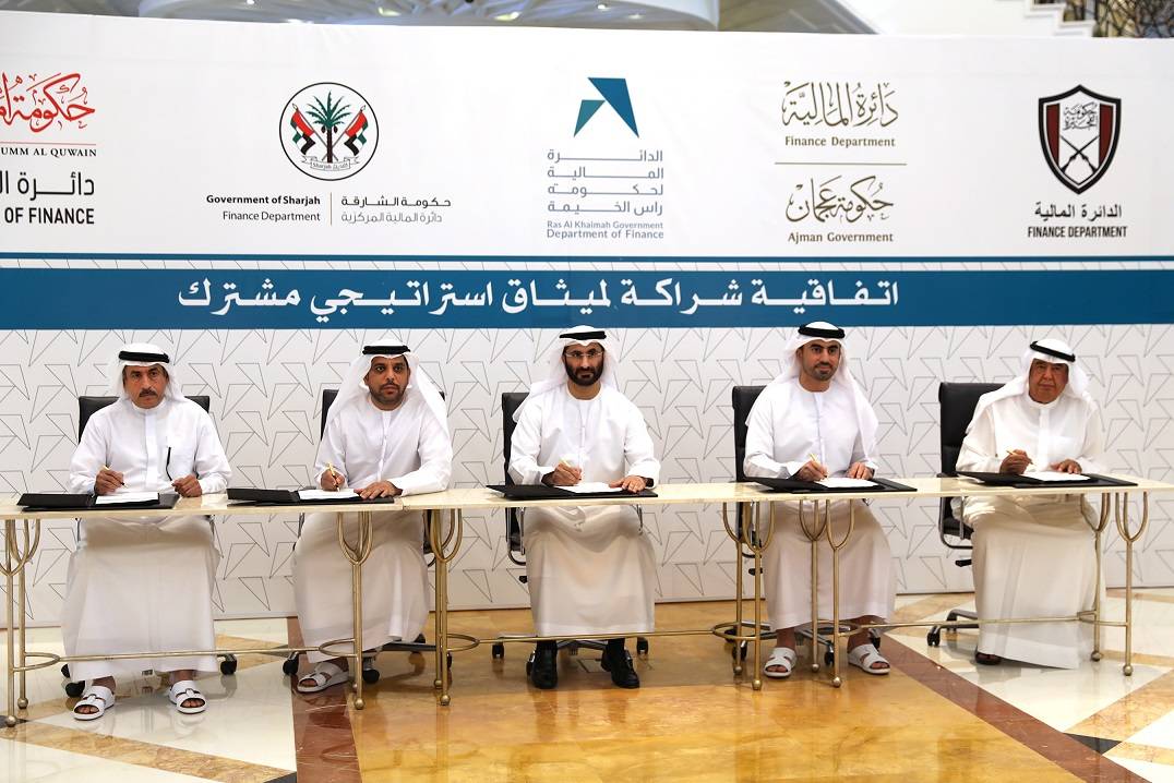 يوسف علي ووليد الصايغ ومروان آل علي وخليفة غانم وعلي مصطفى خلال إطلاق الميثاق المشترك 