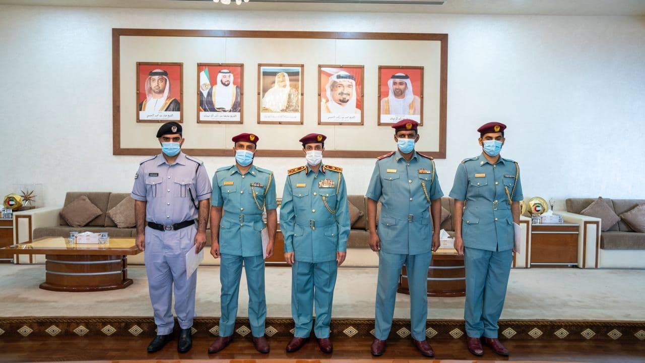 سلطان بن عبدالله يتوسط المكرمين 