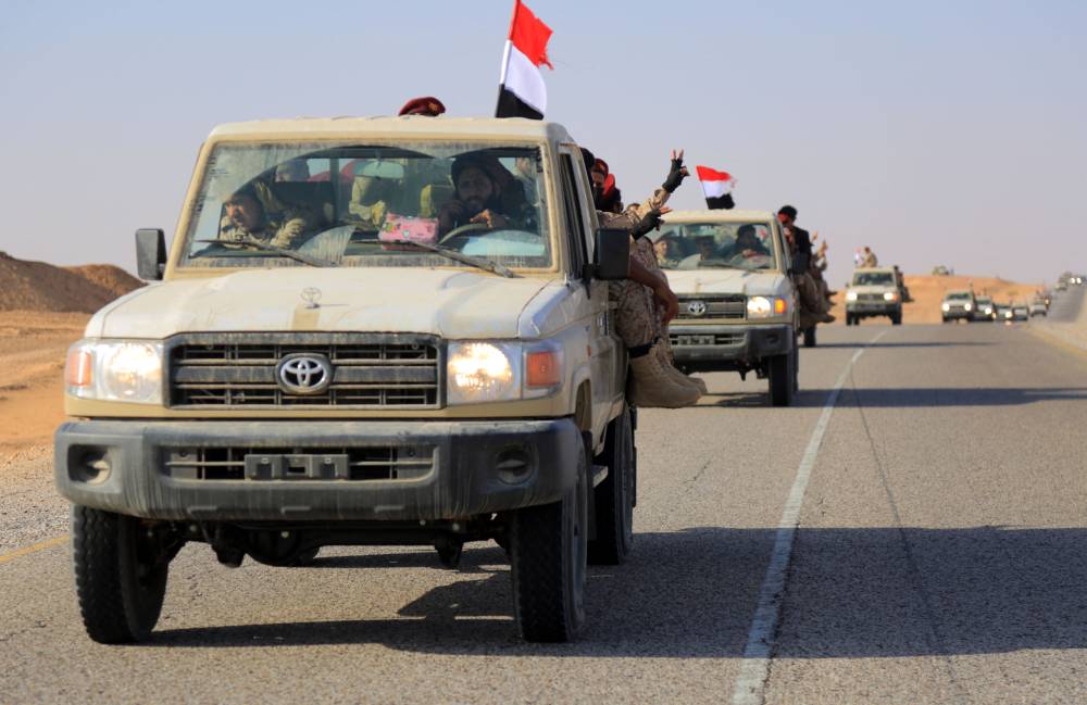 تعزيزات عسكرية للجيش اليمني تتجه الى مناطق القتال ضد المليشيات الحوثية (أ ف ب)