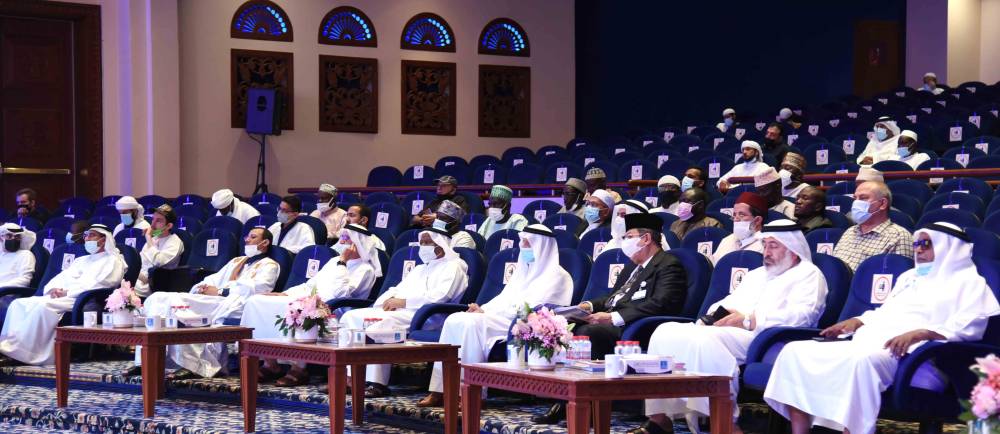 إبراهيم بو ملحة والبدور والحضور يتابعون المسابقة 