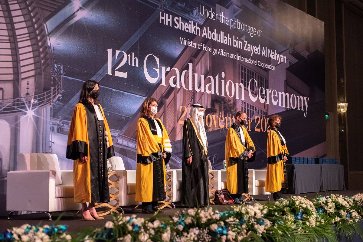 زكي نسيبة يتوسط إدارة الجامعة 