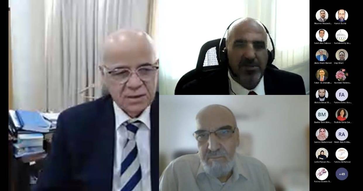 مدير الجامعة ومسؤولين فيها خلال اللقاء 