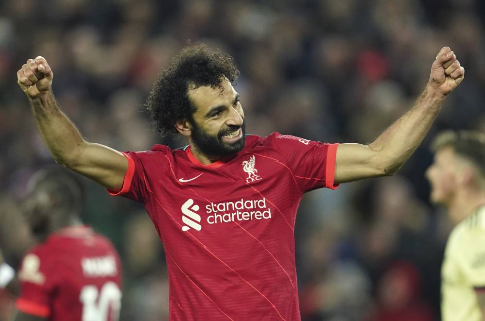 صلاح يحتفل بهدفه الـ11 هذا الموسم