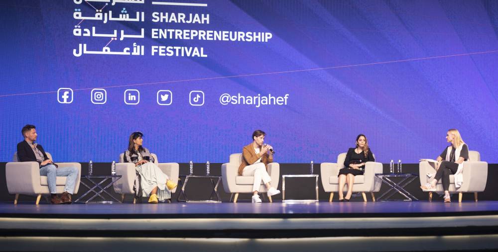 جلسة نقاشية «الواقع الافتراضي: الذهاب إلى ميتافرس»