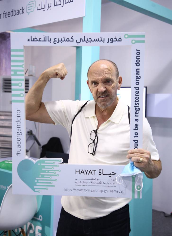 سيمون كيث يشارك في ماراثون أدنوك أبوظبي بـ«قلب مراهق»